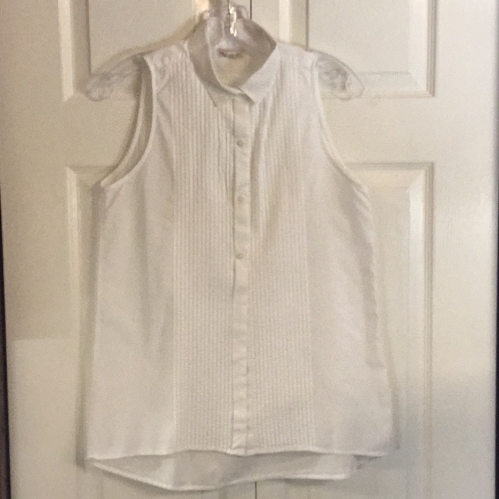 NWOT Gap tucked white Shirt  XS